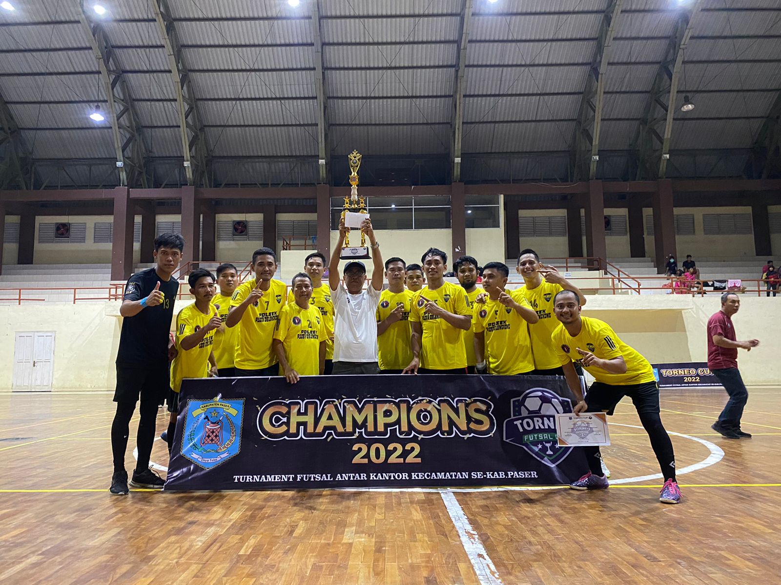 Kantor Kecamatan Paser Belengkong Juara Futsal